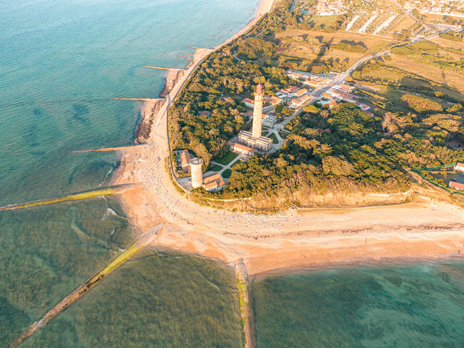 phare de la baleine coucher de soleil île de ré région