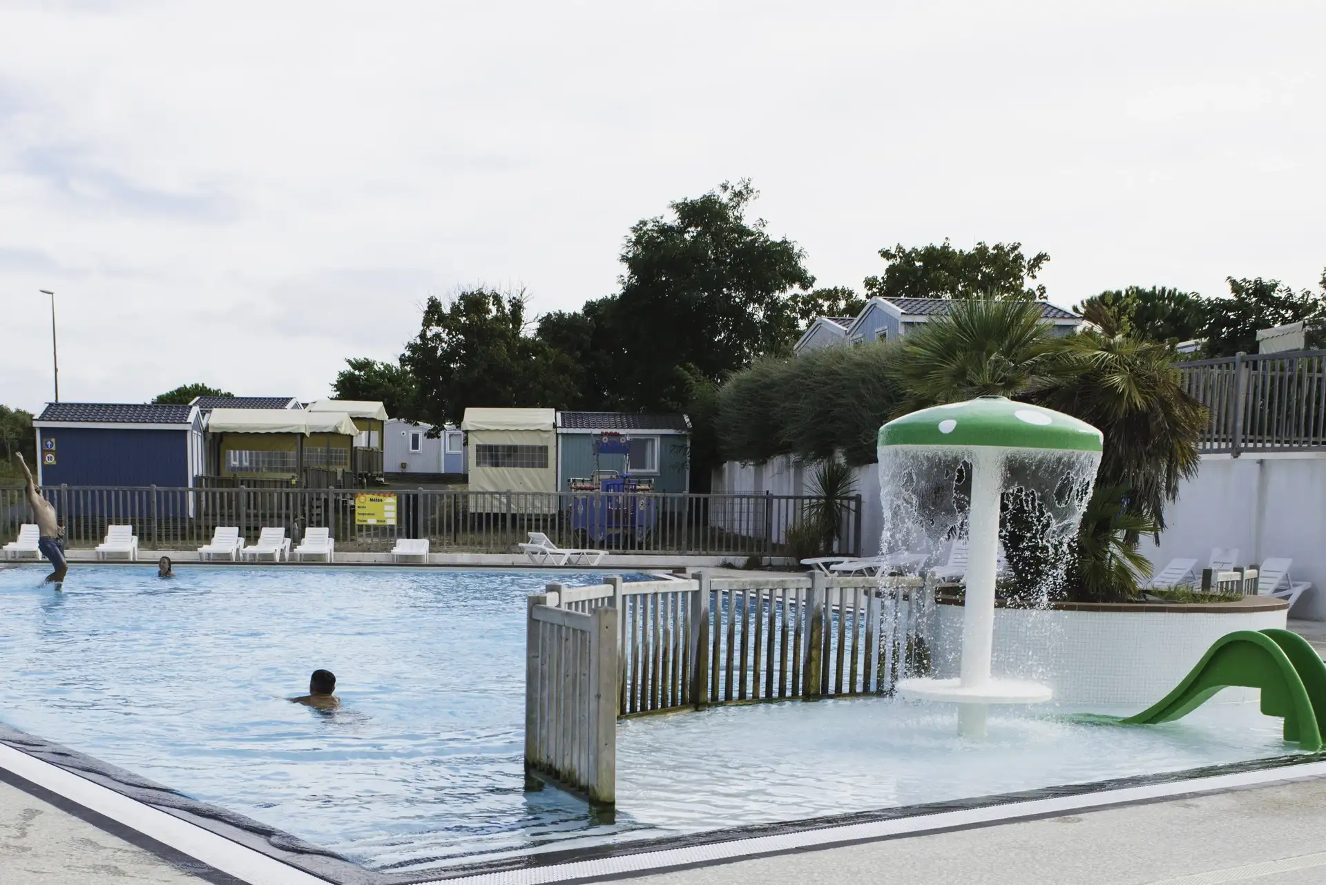 piscine camping rivedoux